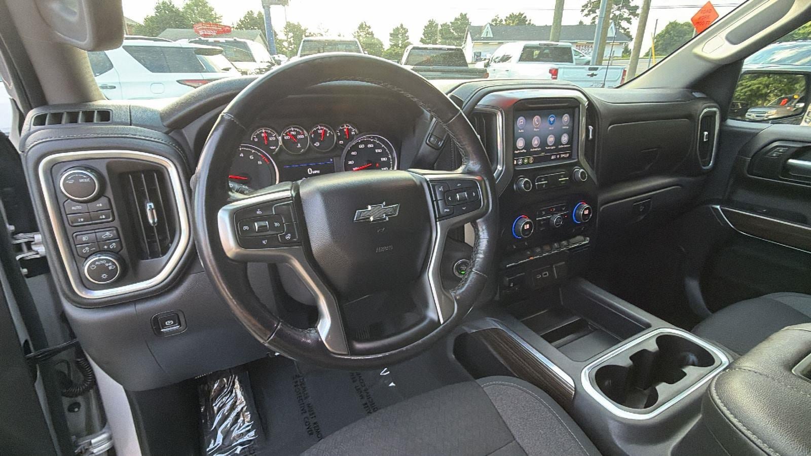 Used 2022 Chevrolet Silverado 1500 RST AWD/4WD image 3