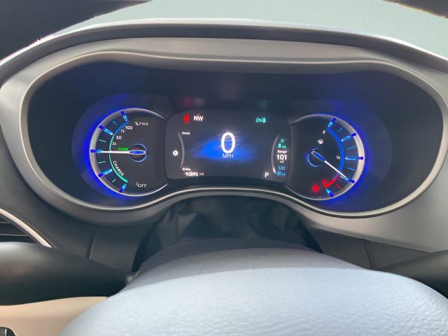 Used 2018 Chrysler Pacifica Touring Plus FWD image 13