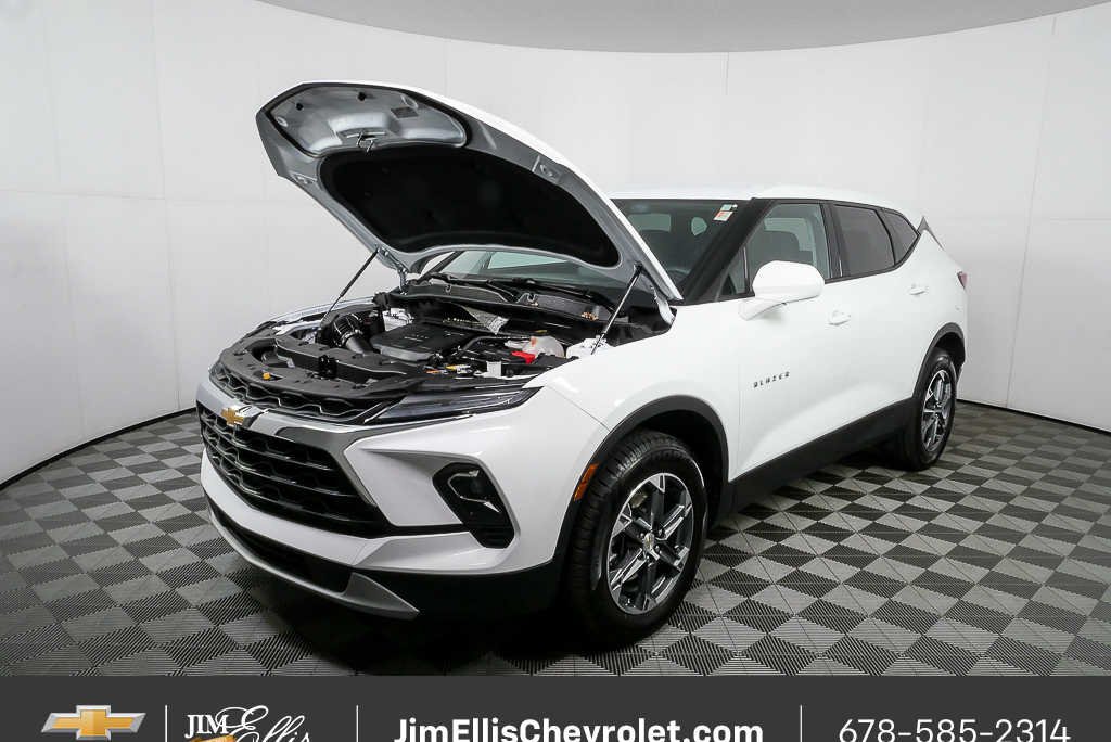 Certified 2025 Chevrolet Blazer LT FWD image 30