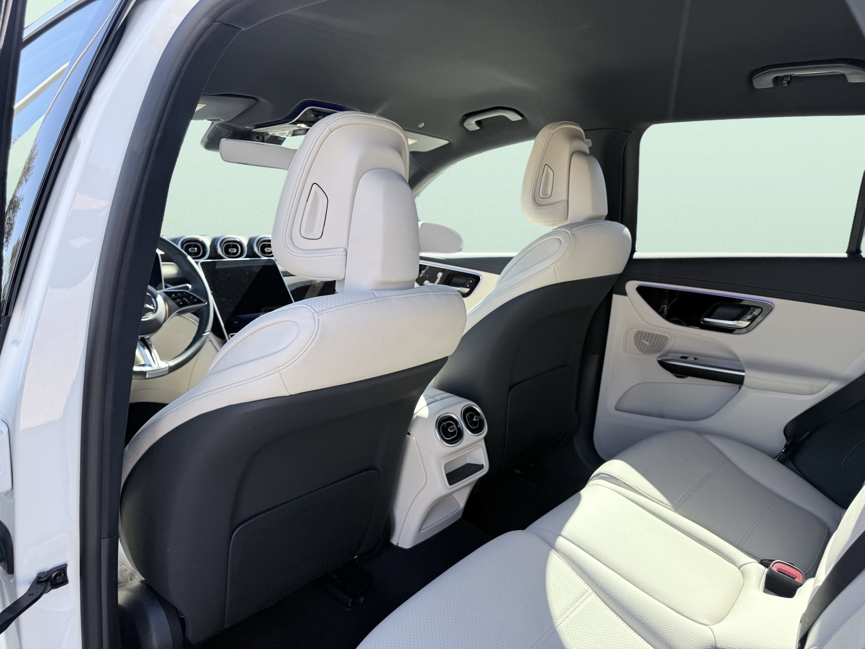 Used 2025 Mercedes-Benz GLC 300 4MATIC image 37