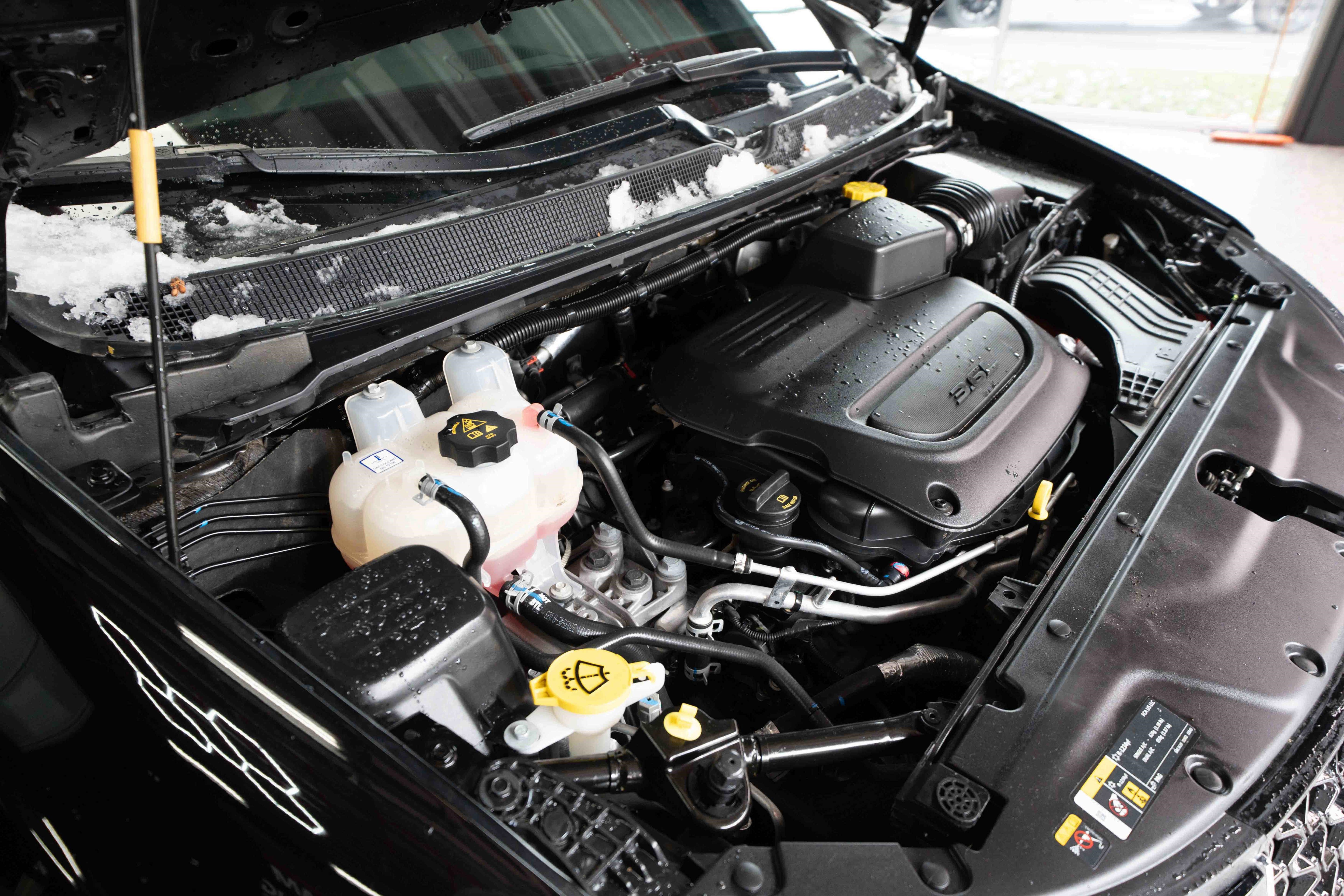 Used 2025 Chrysler Pacifica Select image 33