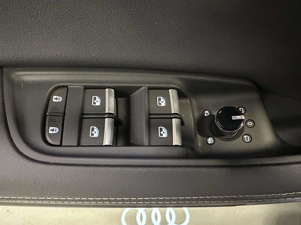 Used 2023 Audi Q8 Prestige w/ Prestige Package AWD/4WD image 21