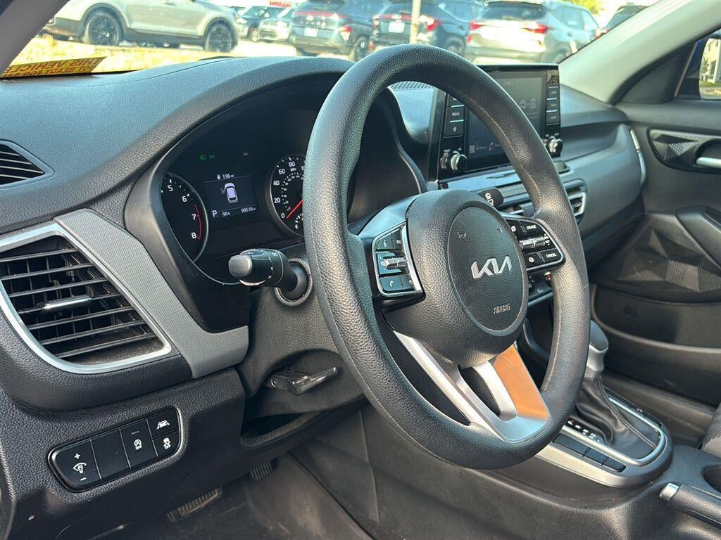 Used 2023 Kia Seltos LX AWD/4WD image 11