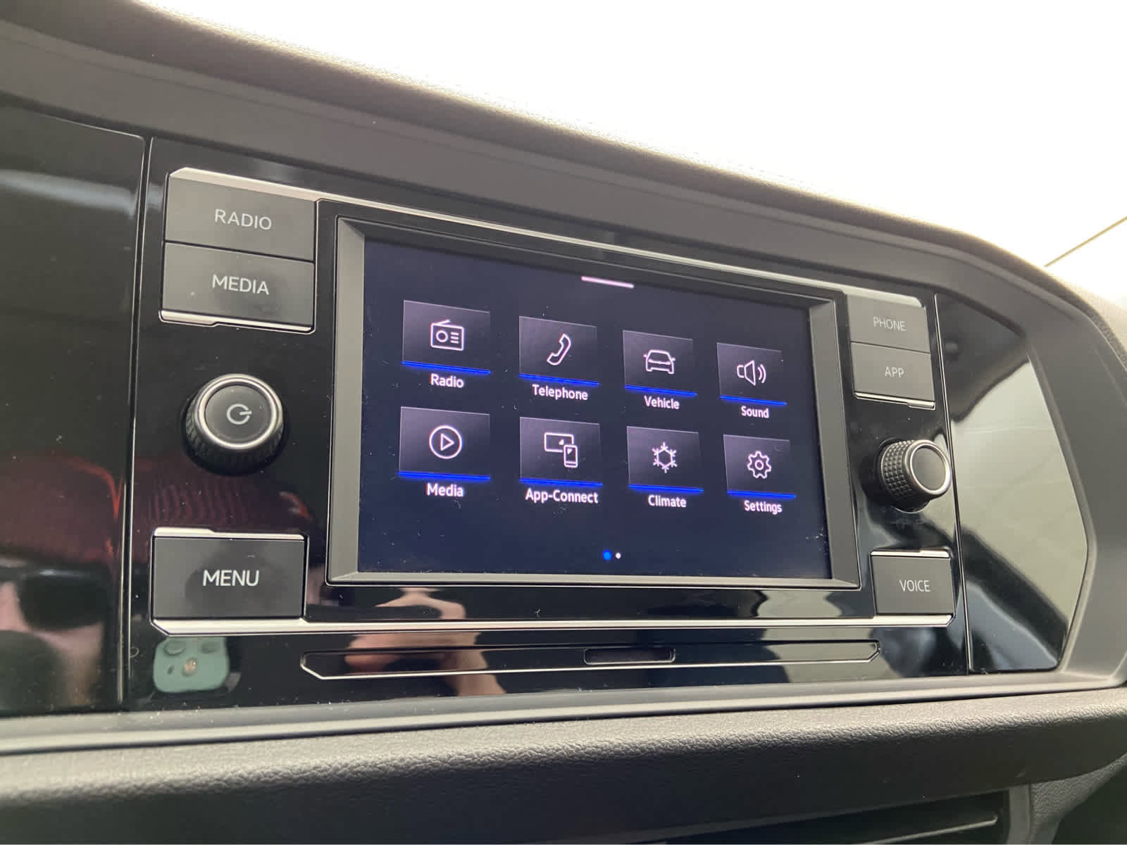 Used 2024 Volkswagen Jetta SE image 22