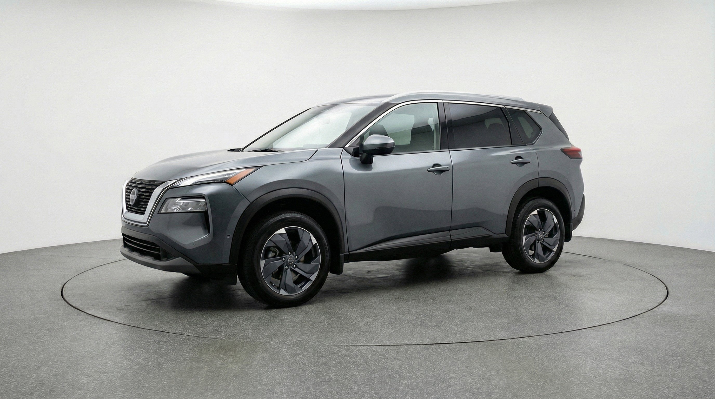 Used 2025 Nissan Rogue SV image 3