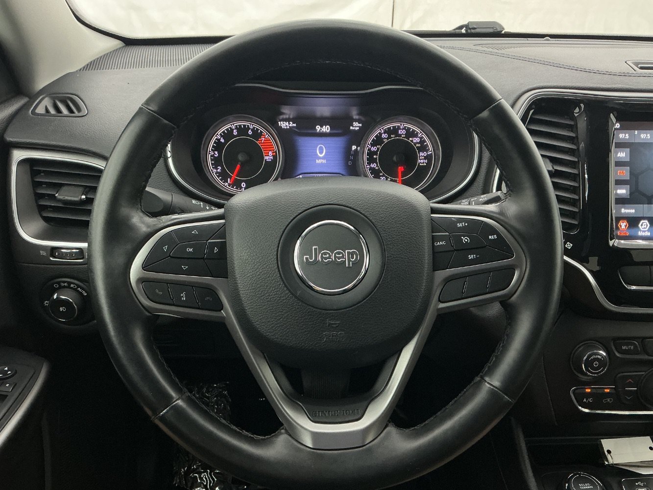 Used 2019 Jeep Cherokee Limited AWD/4WD image 31