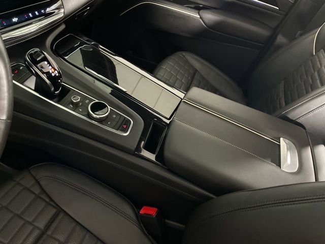 Used 2024 Cadillac Escalade ESV V w/ LPO, ONYX Package image 14