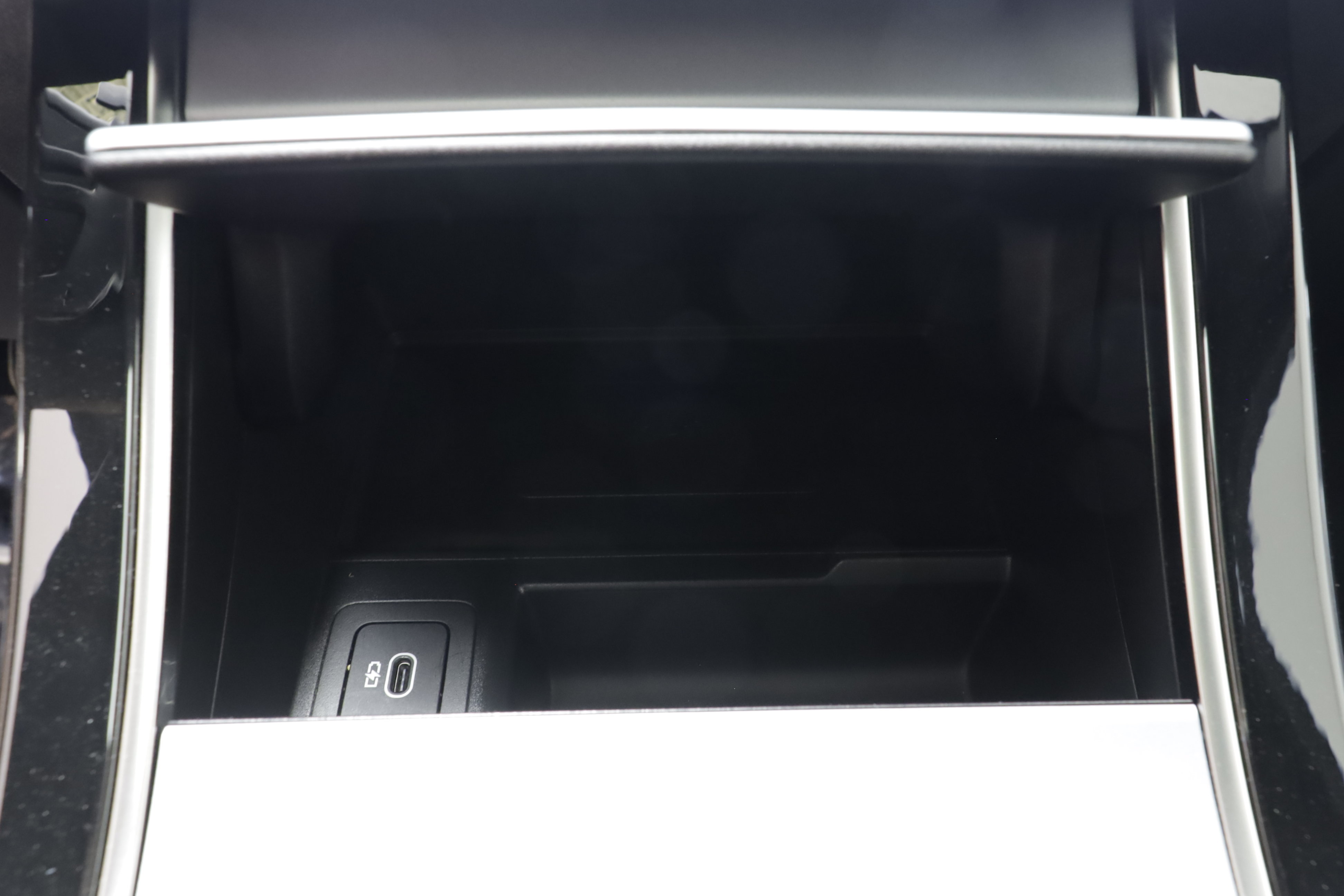 Used 2025 Land Rover Range Rover Velar S AWD/4WD image 14