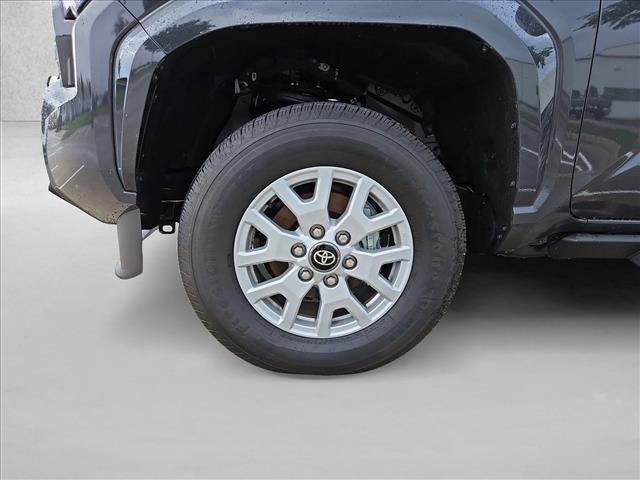 Used 2025 Toyota Tacoma SR5 AWD/4WD image 22