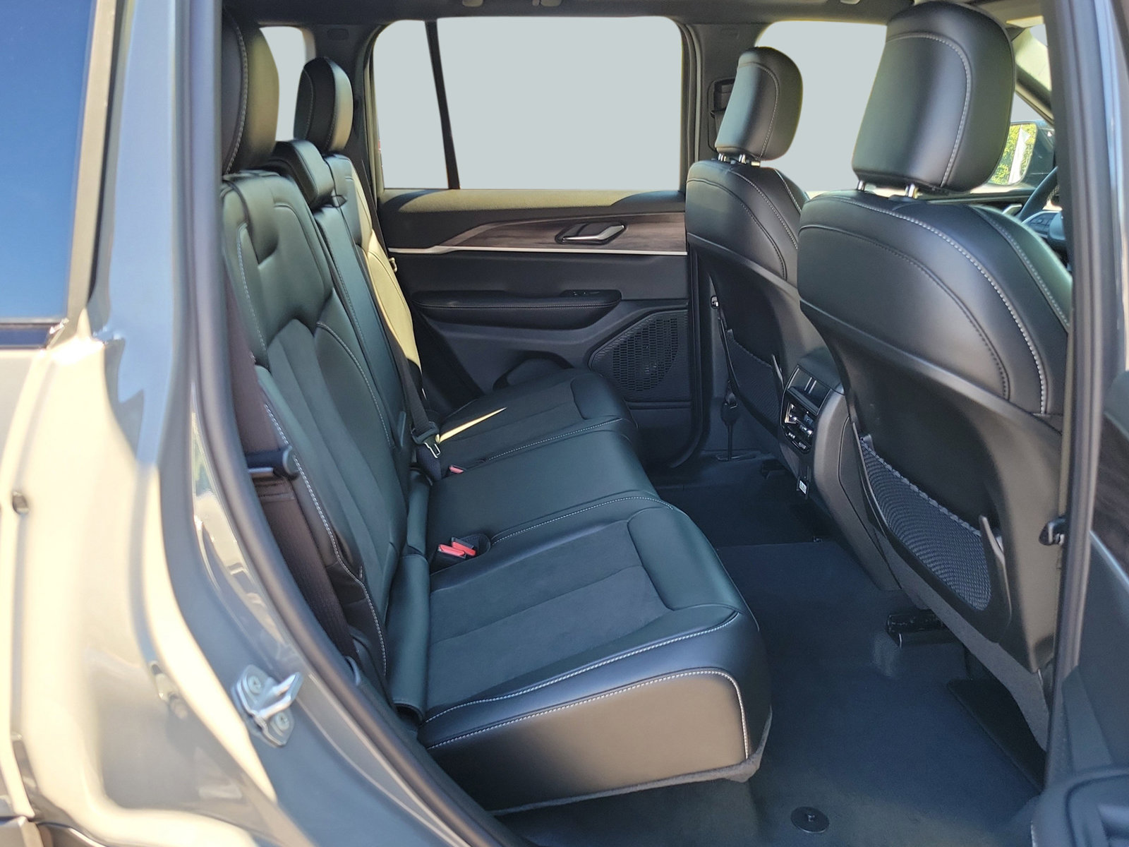 New 2027 Jeep Grand Cherokee Altitude RWD image 34