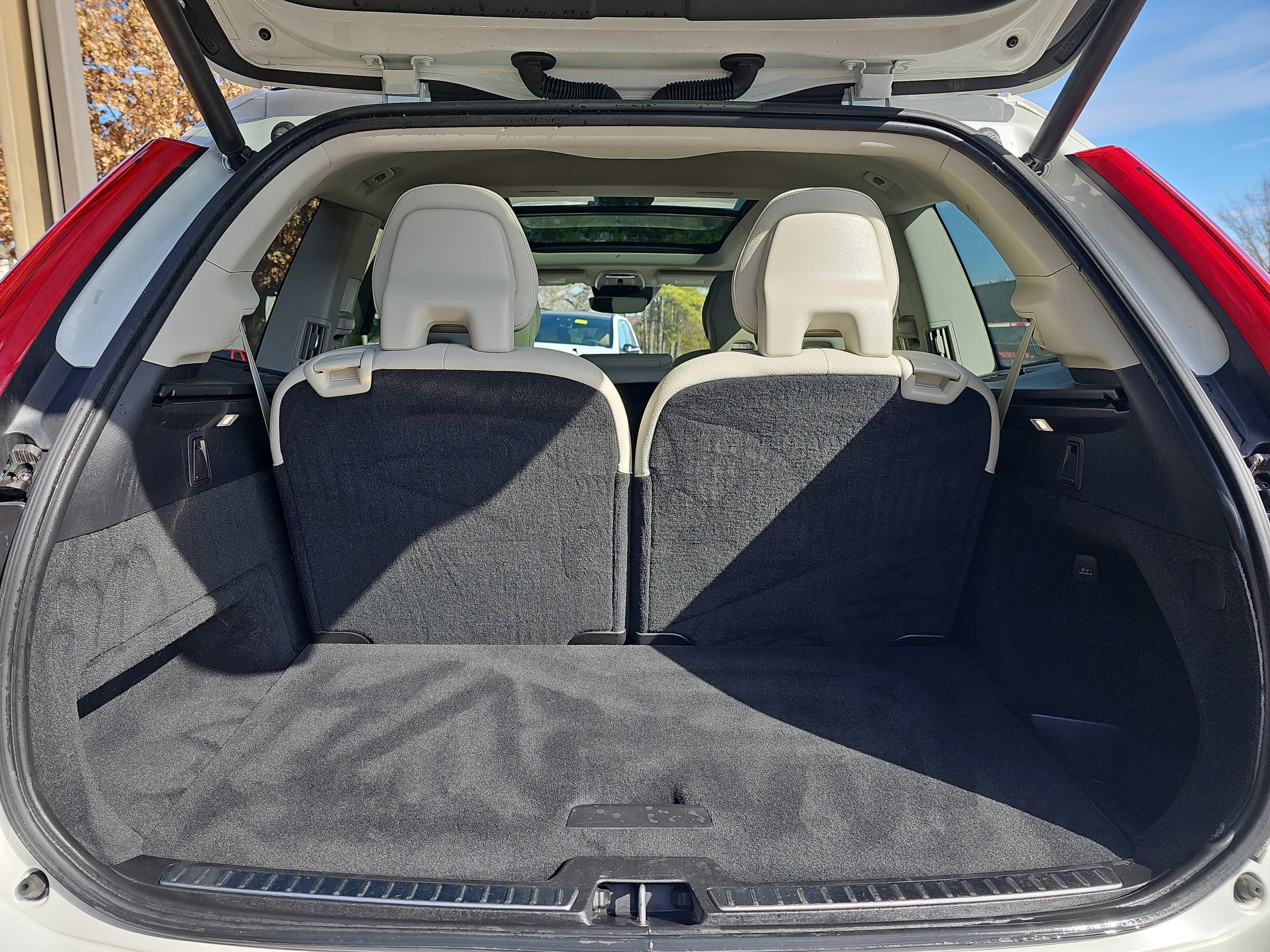 Used 2022 Volvo XC90 T6 Momentum w/ Climate Package image 13