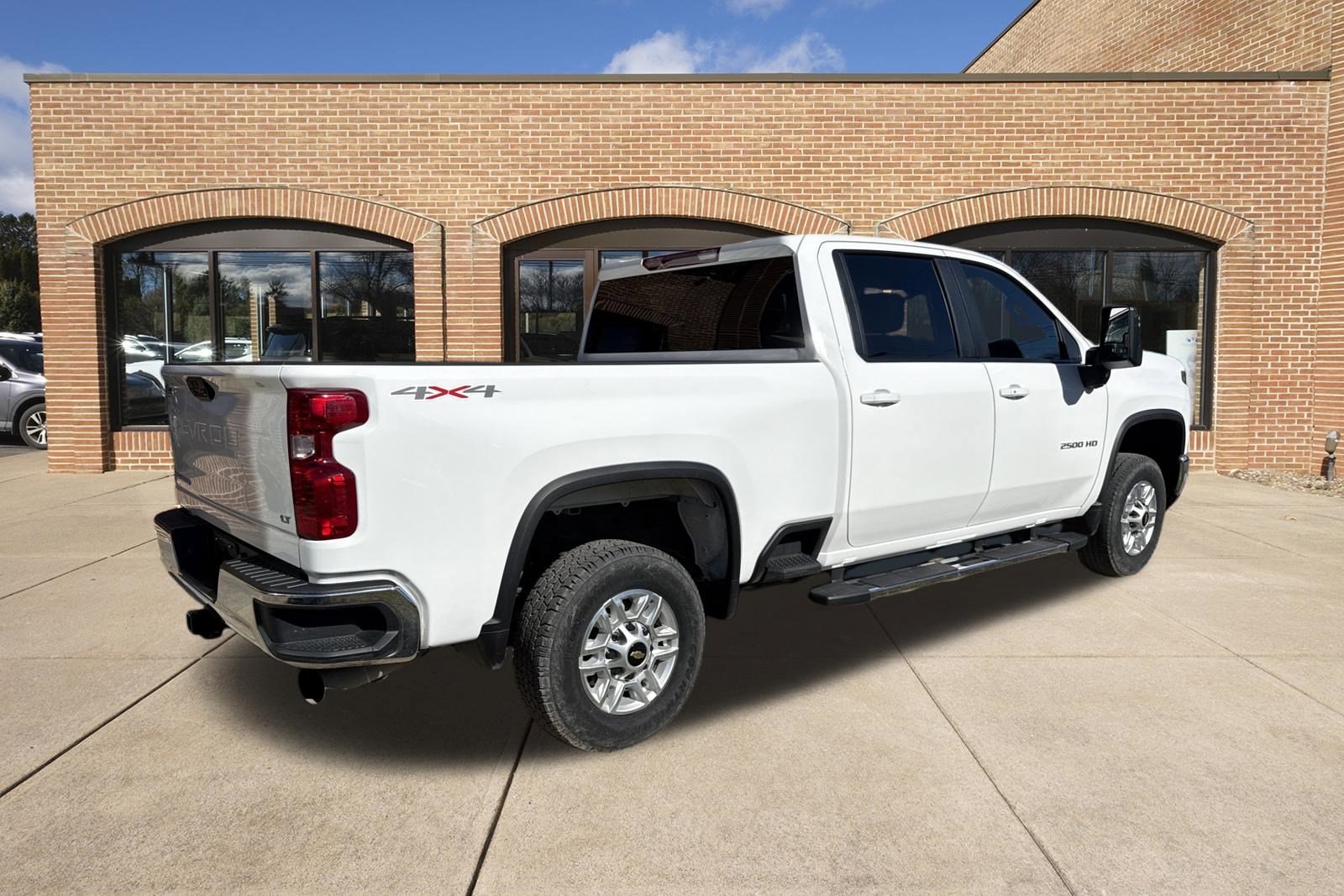 Used 2025 Chevrolet Silverado 2500 LT w/ Convenience Package AWD/4WD image 3
