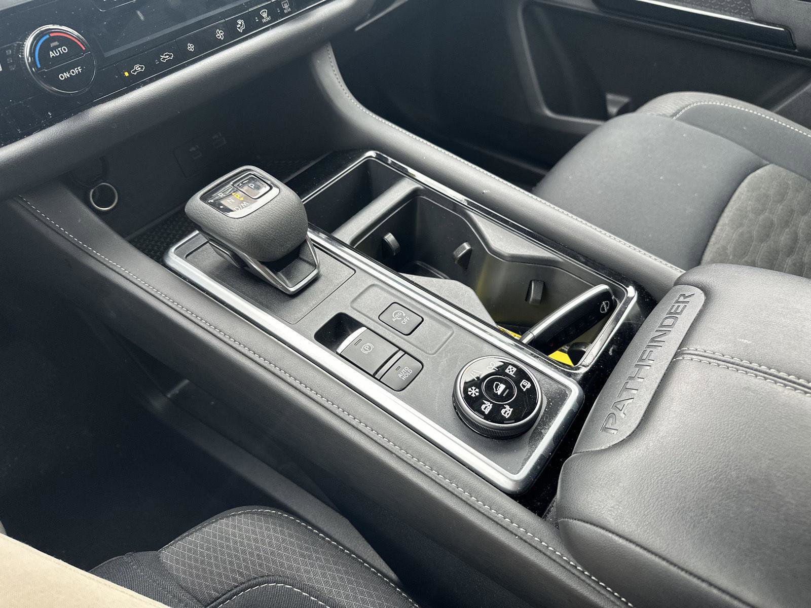 Used 2025 Nissan Pathfinder SV image 12