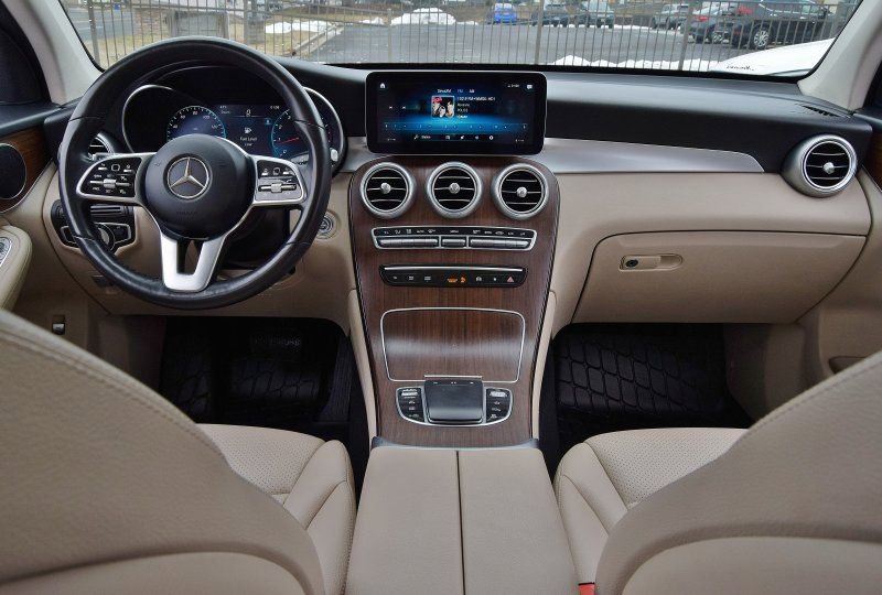 Used 2022 Mercedes-Benz GLC 300 4MATIC w/ Premium Package Lite image 23