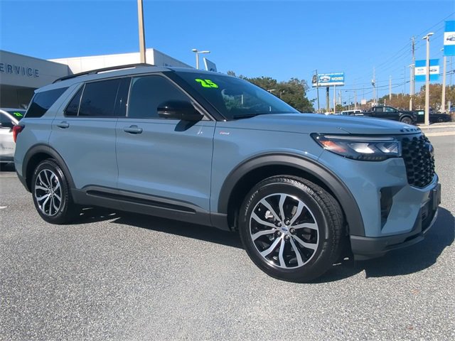 Used 2025 Ford Explorer ST-Line image 2