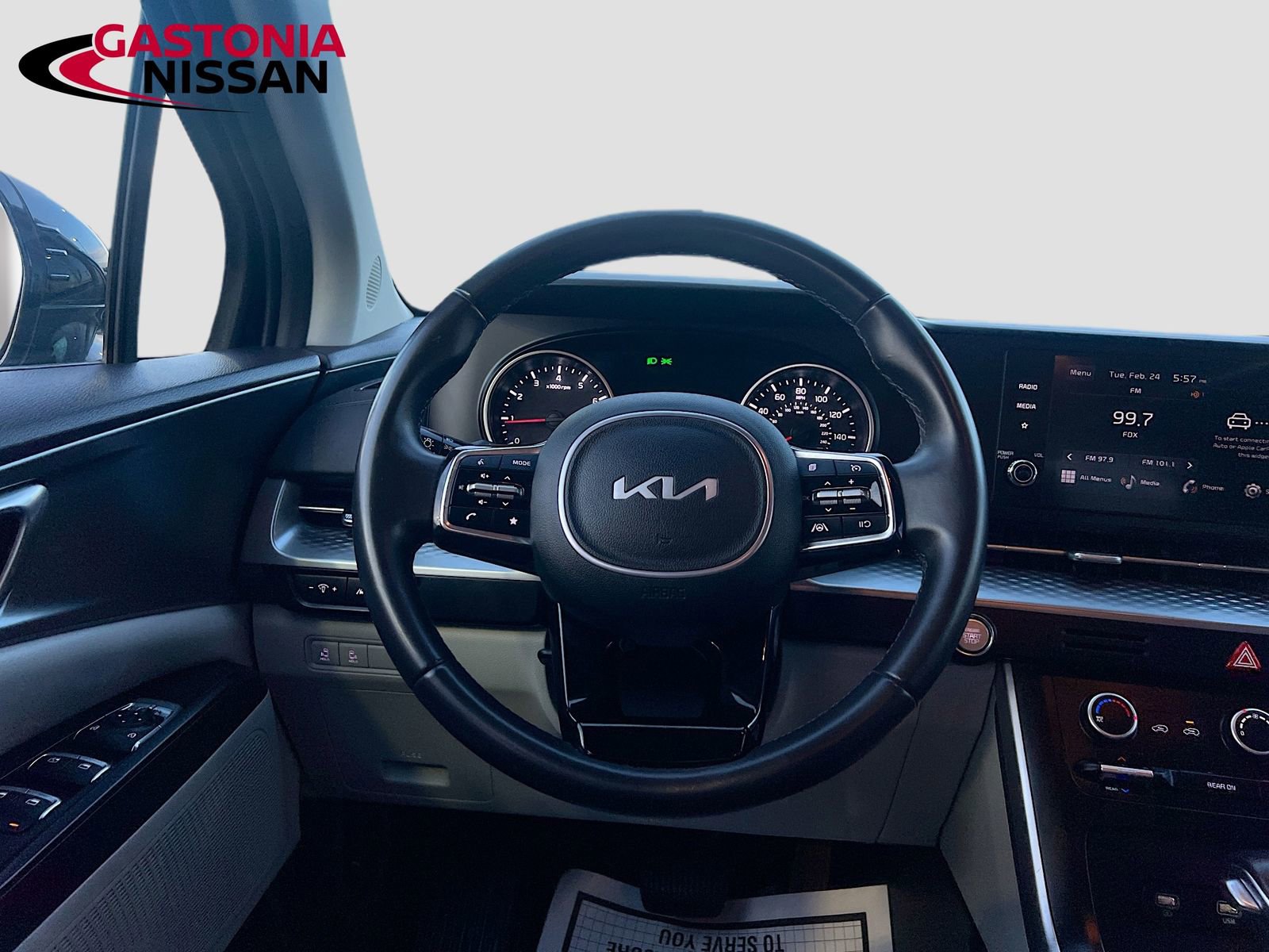 Used 2024 Kia Carnival LX image 30