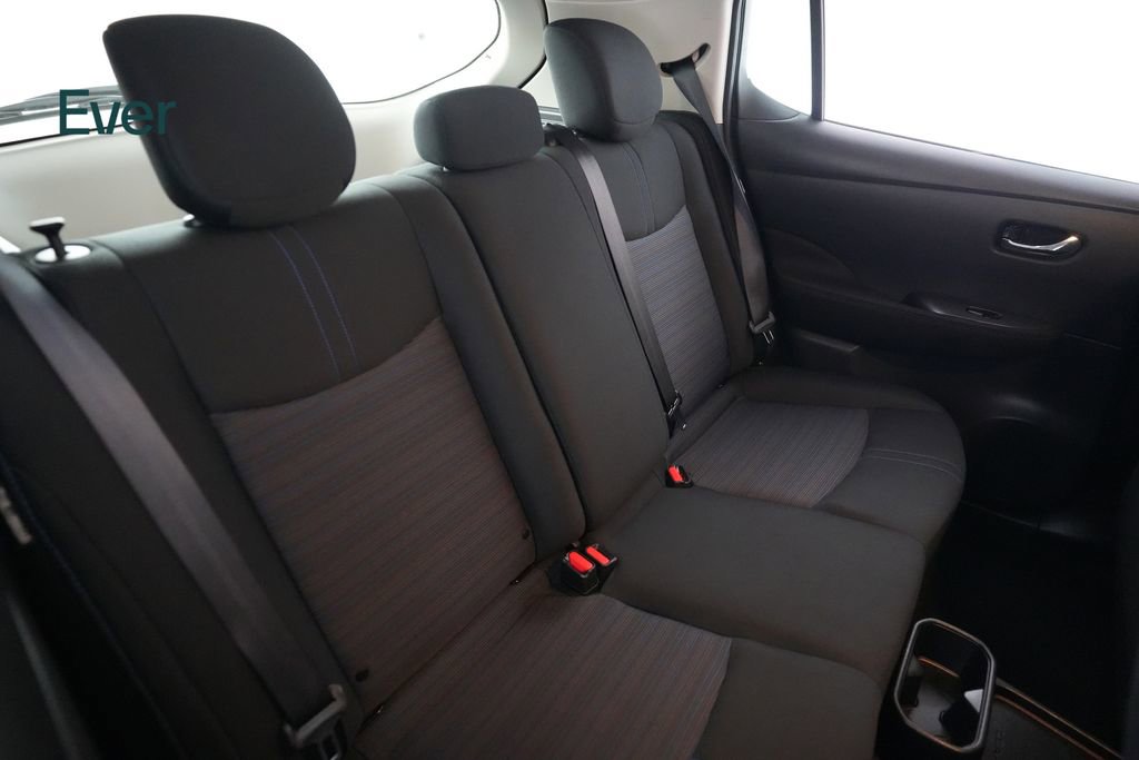 Used 2025 Nissan Leaf S FWD image 5