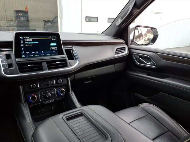Used 2023 Chevrolet Suburban Premier RWD image 18