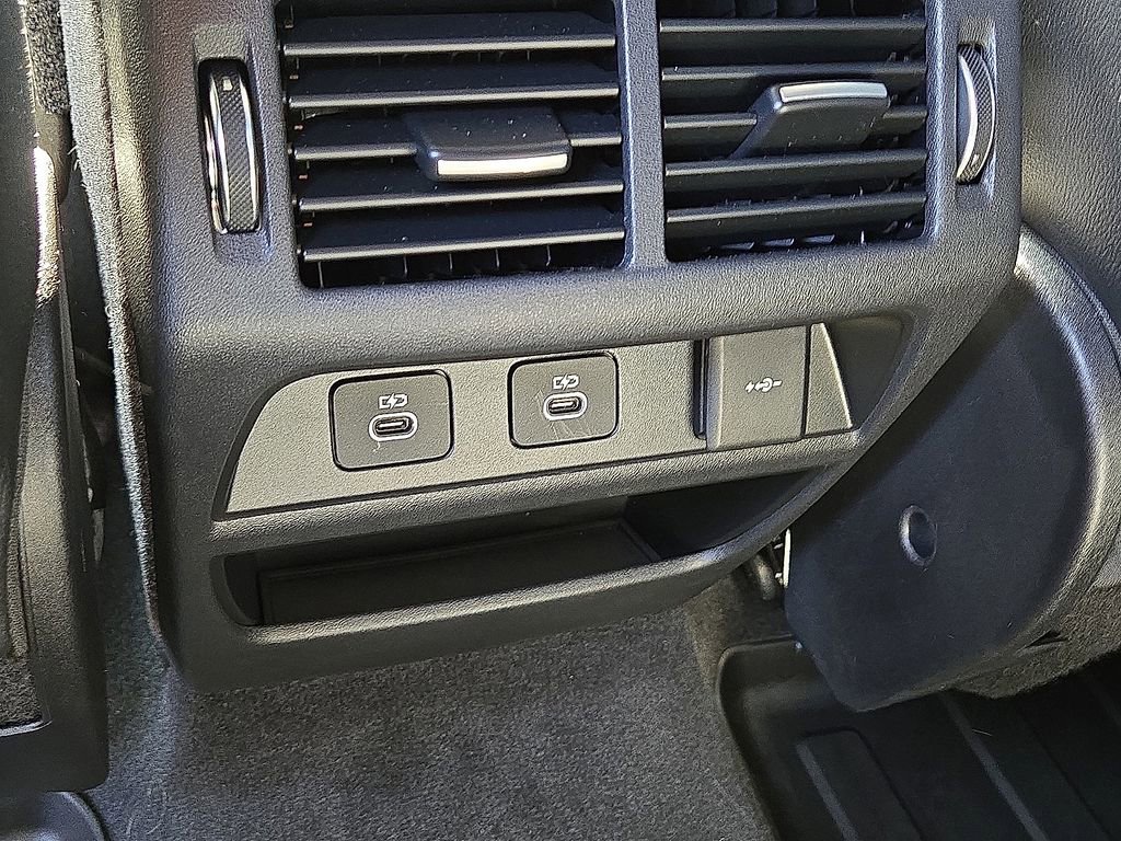 Used 2025 Land Rover Discovery Sport Dynamic SE image 18