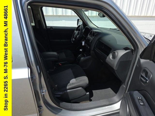Used 2014 Jeep Patriot Latitude AWD/4WD image 34