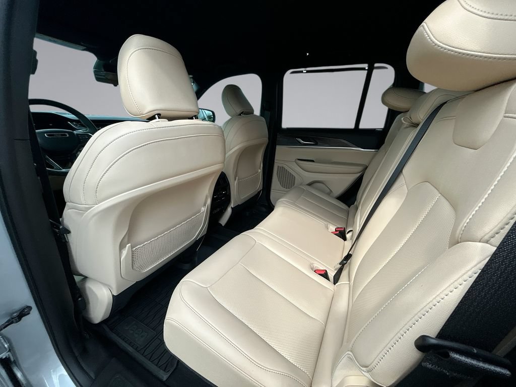 Used 2023 Jeep Grand Cherokee Limited w/ Luxury Tech Group II RWD image 33