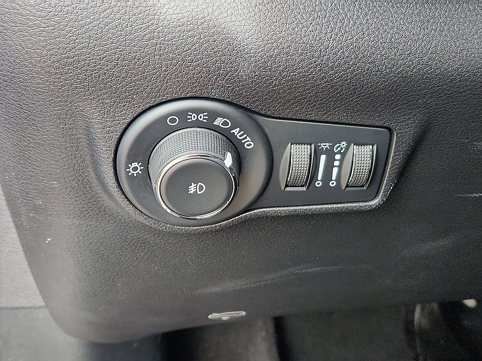 Used 2023 Jeep Compass Trailhawk image 16