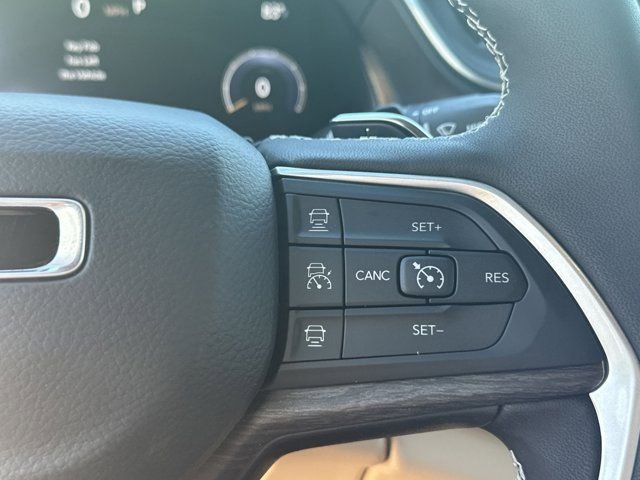 New 2025 Jeep Grand Cherokee Limited w/ Black Appearance Package image 24