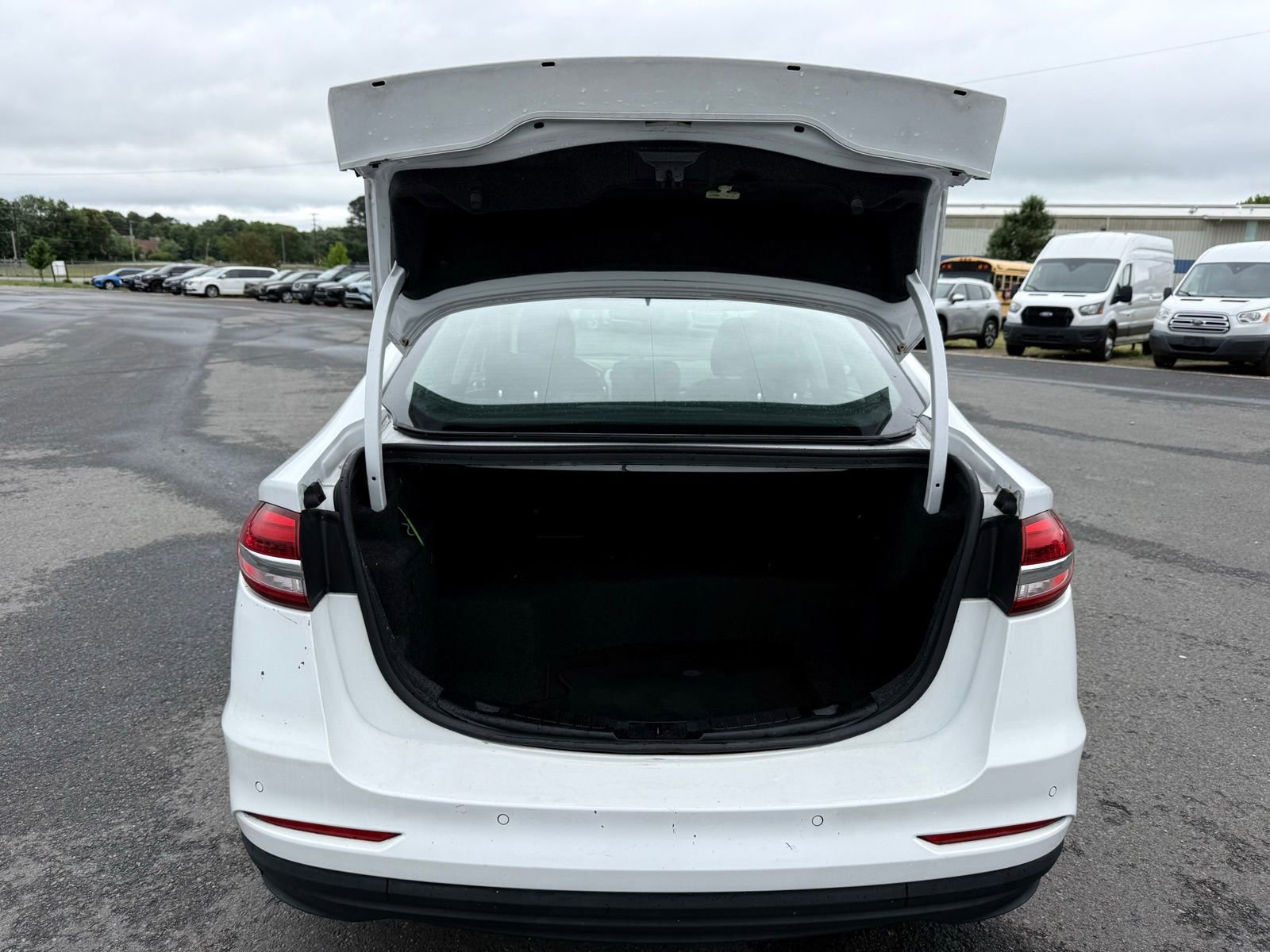 Used 2019 Ford Fusion SE FWD image 36