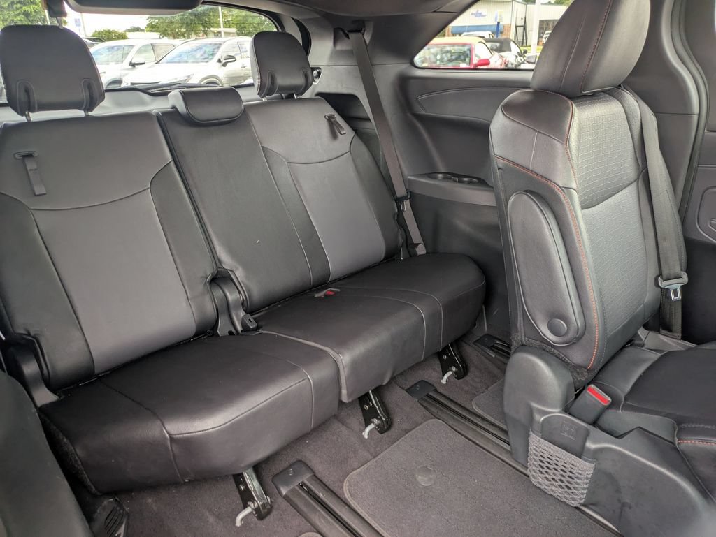 Used 2024 Toyota Sienna XSE FWD image 30