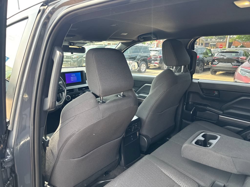 Used 2025 Toyota 4Runner SR5 AWD/4WD image 38