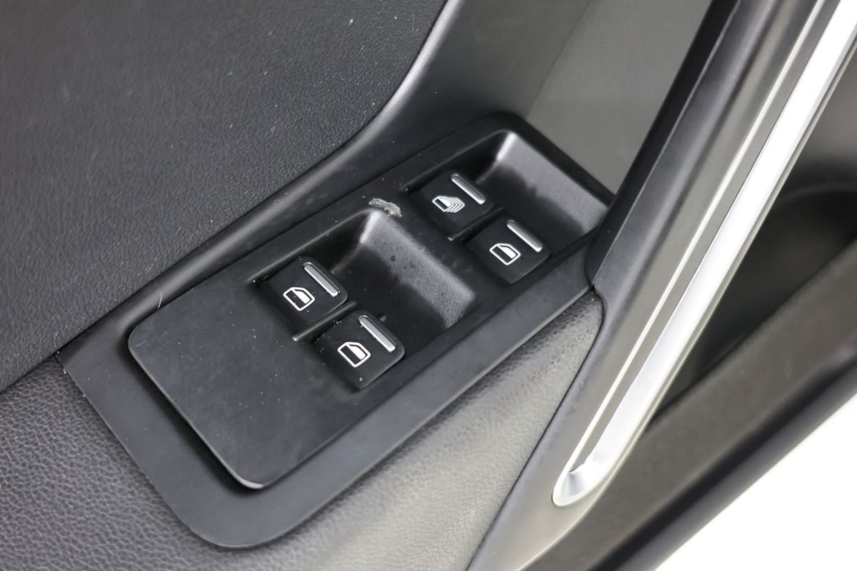 Used 2019 Volkswagen Beetle 2.0T SE FWD image 20