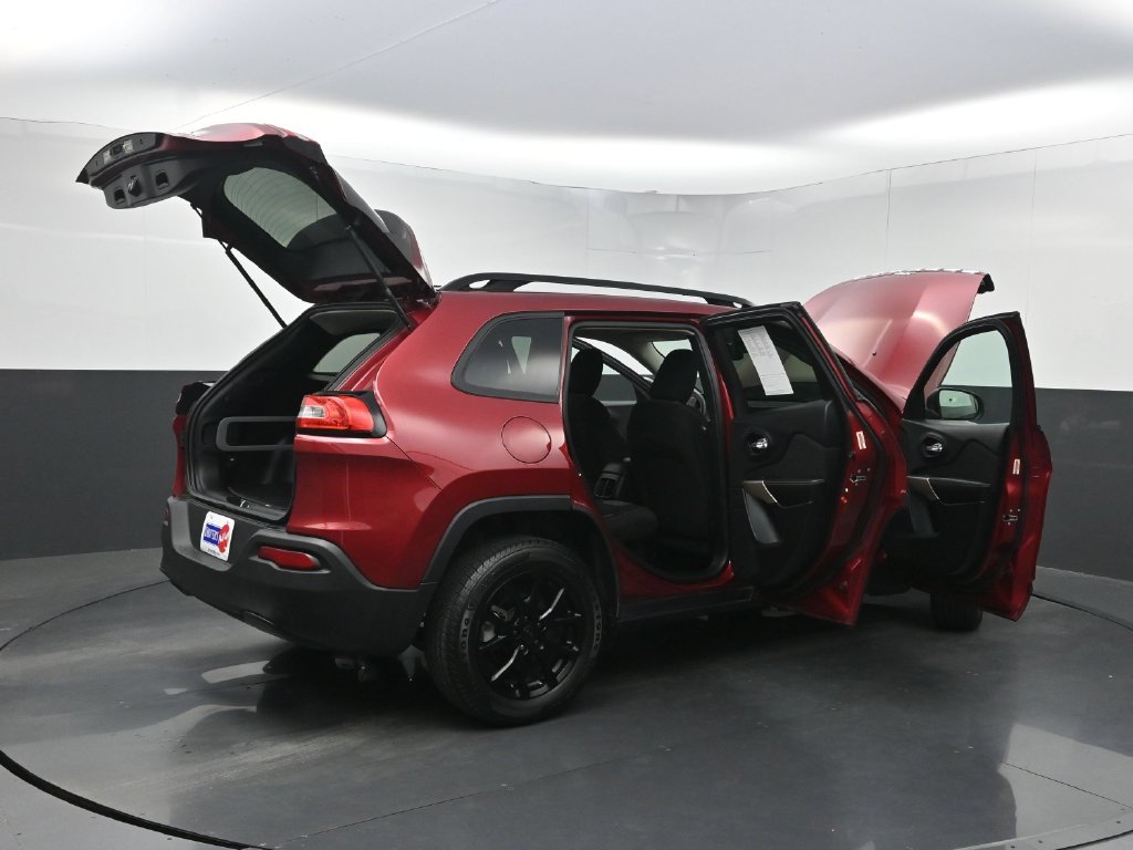 Used 2017 Jeep Cherokee Sport FWD image 34