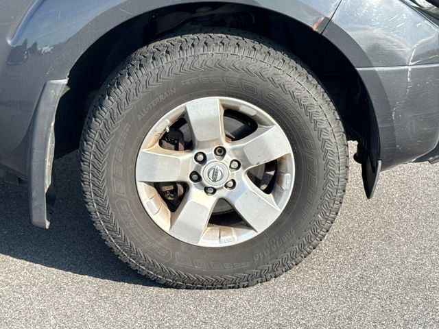 Used 2013 Nissan Frontier SV w/ SV Value Truck Pkg AWD/4WD image 11