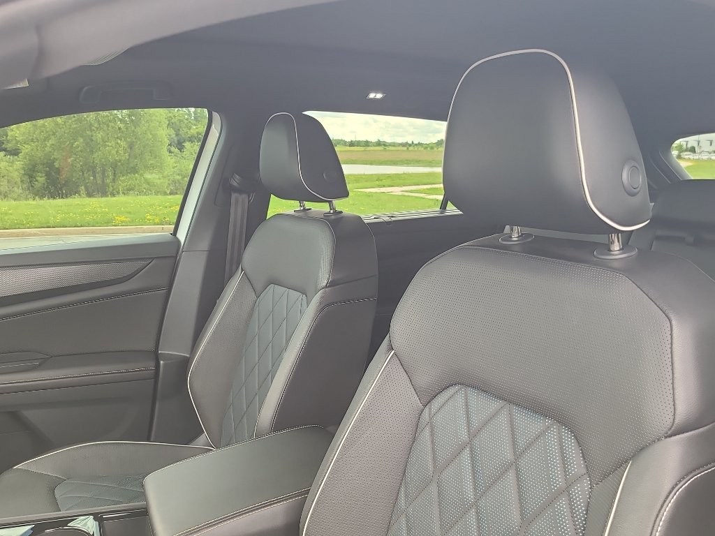 Used 2024 Volkswagen Atlas Cross Sport SEL Premium R-Line AWD/4WD image 19