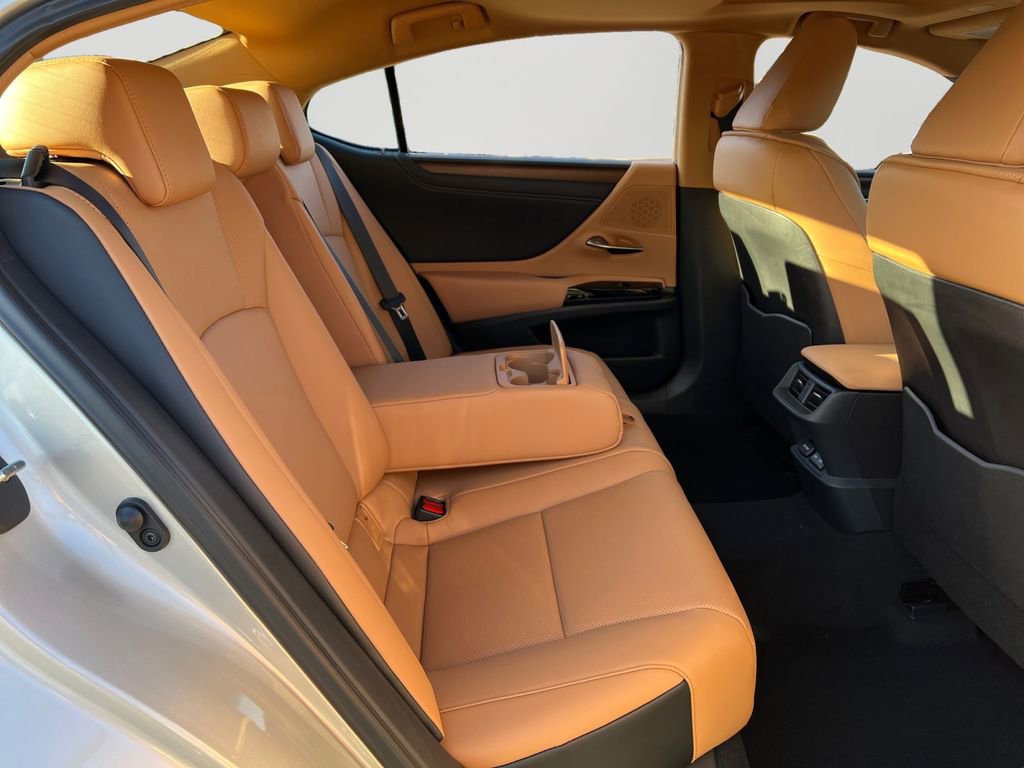 New 2025 Lexus ES 350 w/ Premium Package image 6