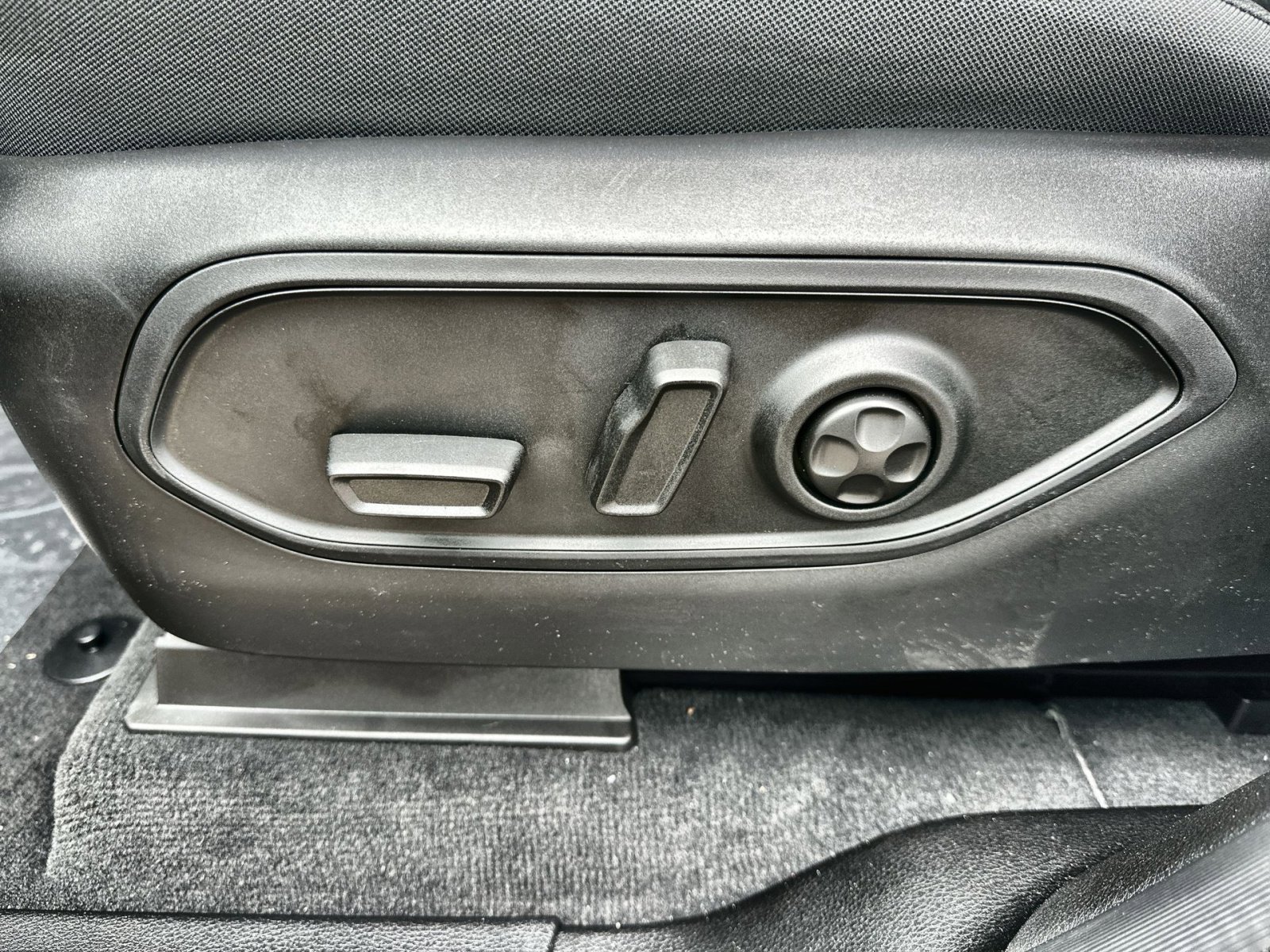 New 2025 Jeep Grand Cherokee Laredo X w/ Luxury Tech Group I image 14