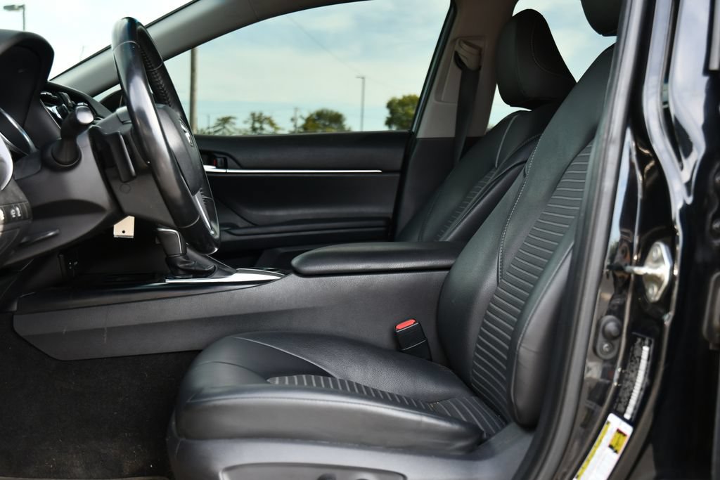 Used 2019 Toyota Camry SE FWD image 14