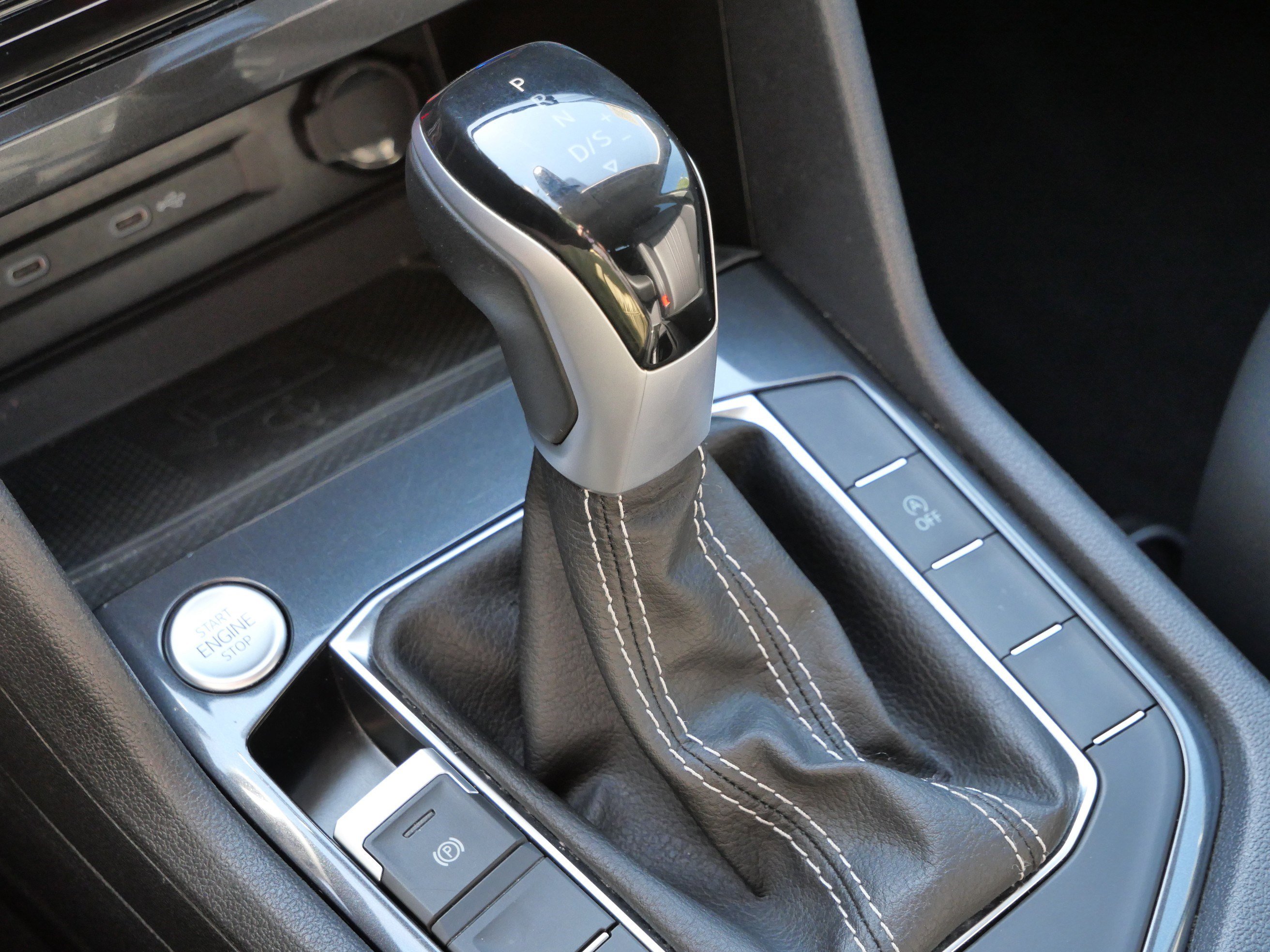 Certified 2024 Volkswagen Tiguan SE image 25