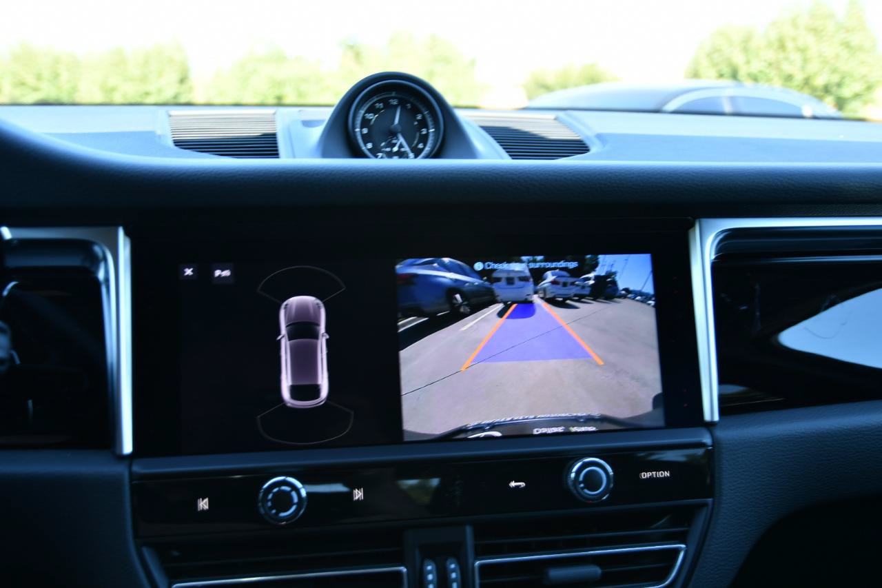 Used 2024 Porsche Macan image 17
