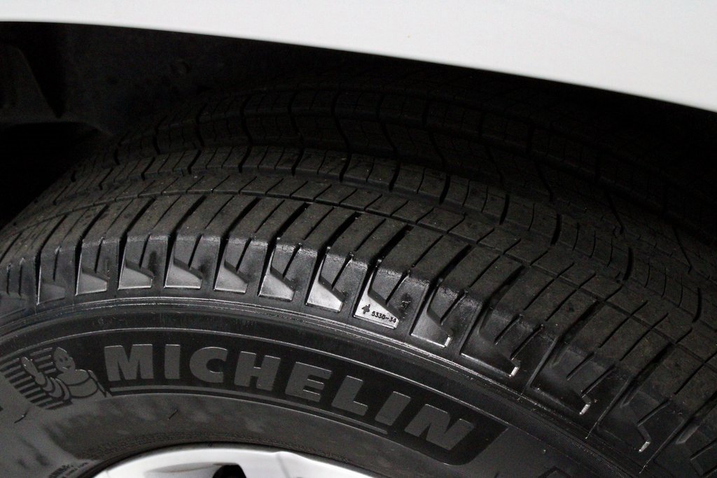 Certified 2024 Nissan Frontier SV w/ SV Convenience Package image 21