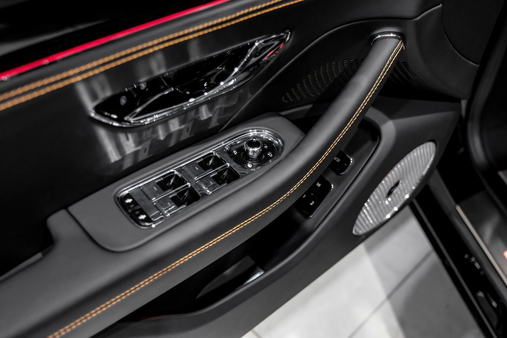 Used 2024 Bentley Flying Spur V8 image 40