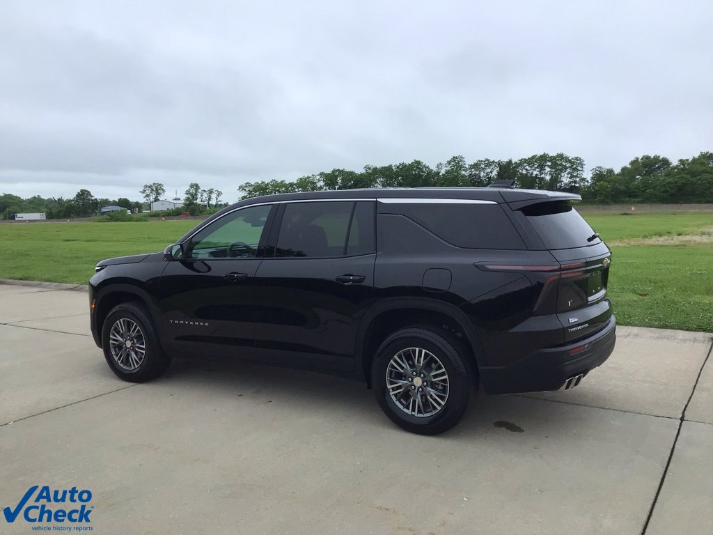 Used 2024 Chevrolet Traverse LS image 4
