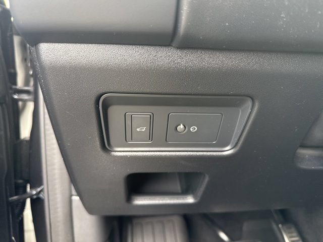 Used 2024 Land Rover Discovery Metropolitan Edition AWD/4WD image 27
