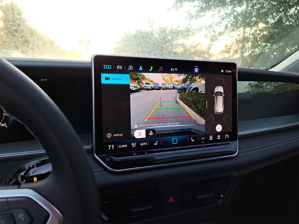 Certified 2025 Volkswagen Tiguan SE image 10