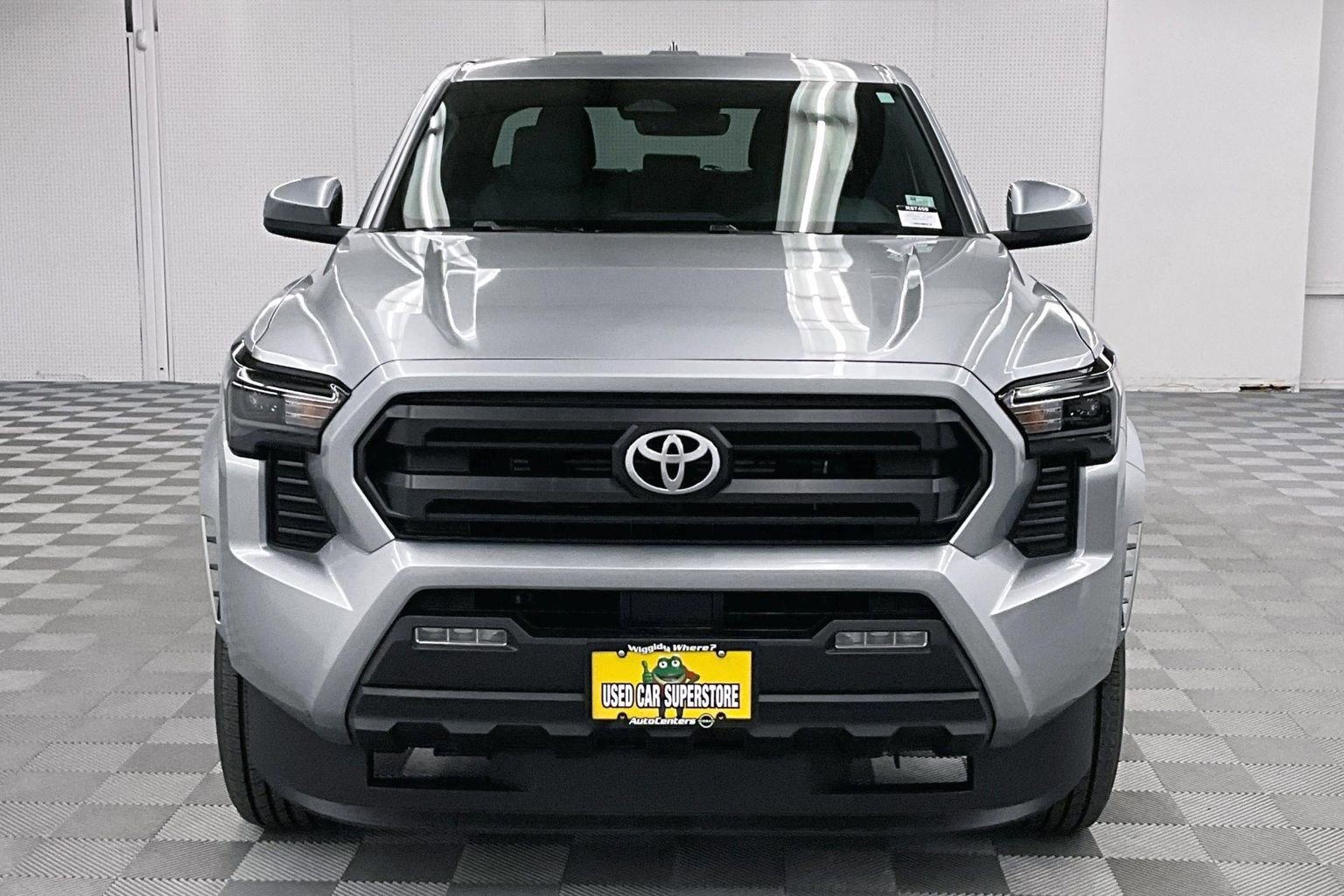 Used 2025 Toyota Tacoma SR5 AWD/4WD image 4