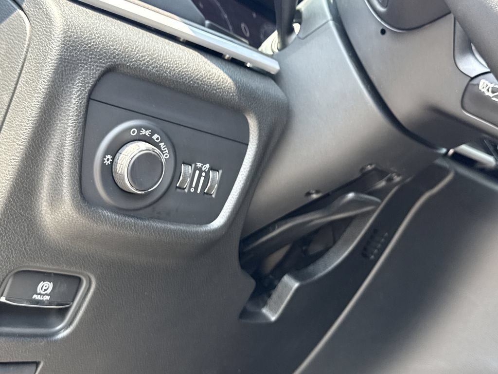 New 2026 Jeep Grand Cherokee Altitude RWD image 19