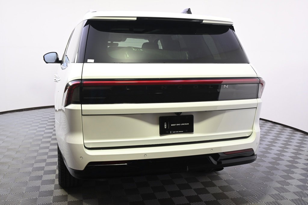 New 2025 Lincoln Navigator Reserve image 4