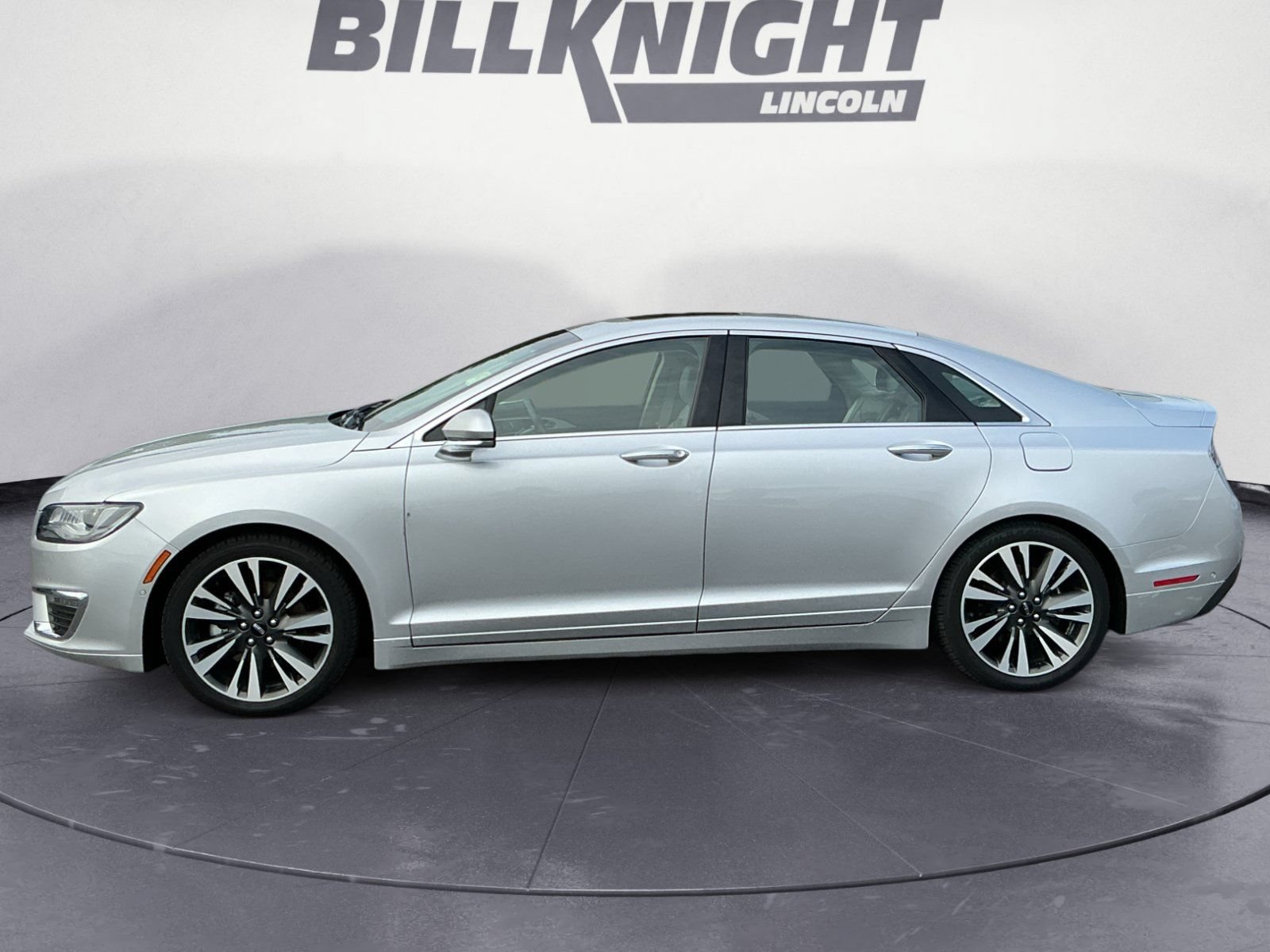 Used 2019 Lincoln MKZ Reserve FWD image 2