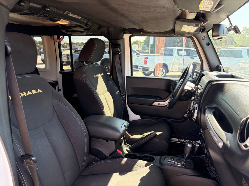 Used 2014 Jeep Wrangler Unlimited Sahara w/ Connectivity Group AWD/4WD image 10