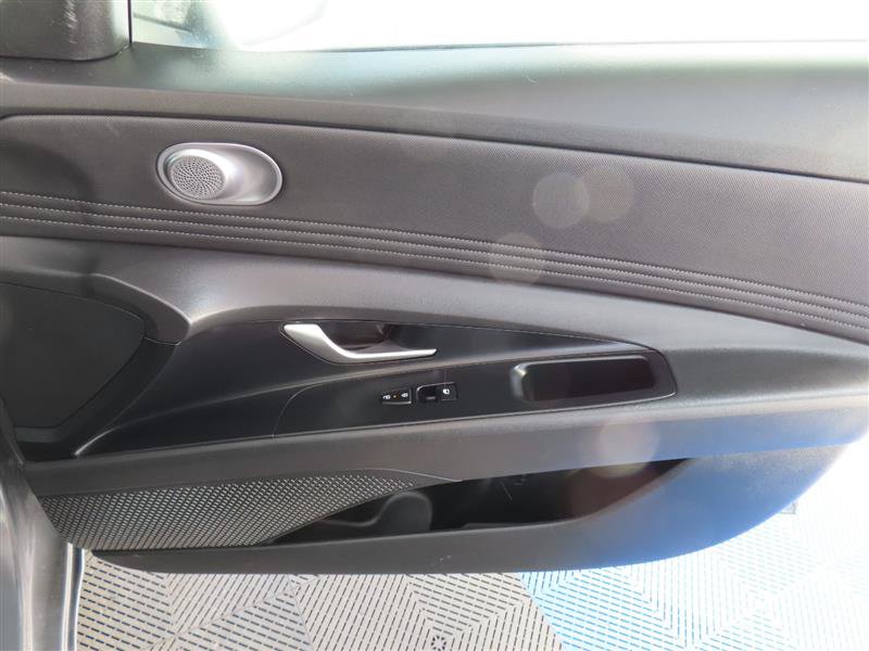 Used 2025 Hyundai Elantra SEL FWD image 33